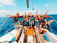 Fiestas en barco para despedidas en Sanxenxo: cuándo merece la pena (y cuándo no)