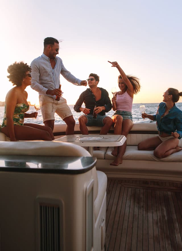 Alquila uno de nuestros barcos para despedidas de soltero en Sanxenxo